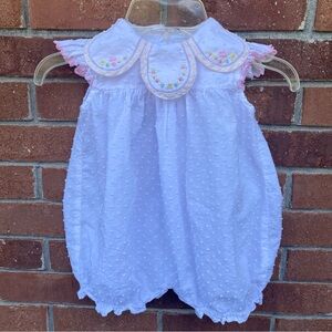 Sophie & Lucas White Swiss Dot Embroidered Petal Bubble Romper Size 24 Months